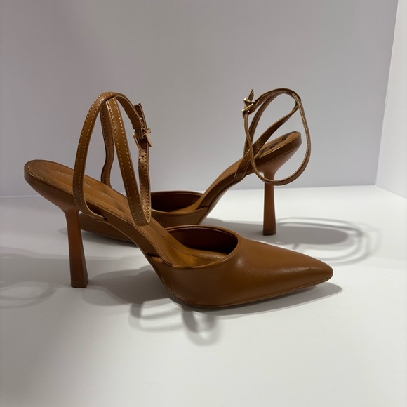 Modatope Closed Toe
Ankle Strap Heels.. - Picture 2 of 6